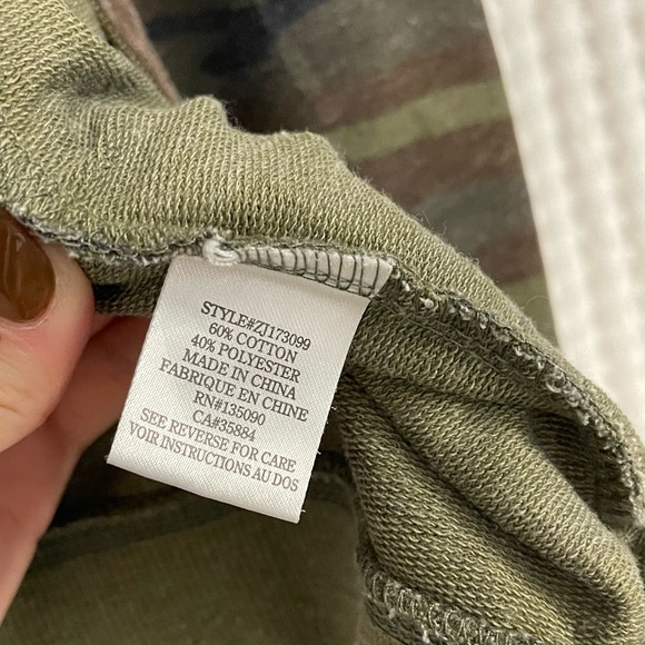 Camo Zip Up Sweater - Picture 3 of 4